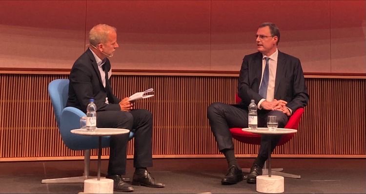 JanSchwalbe's tweet photo. Schwalbe vs Jordan #SNB - president trying not to say where interest rates will move #fuwforum https://t.co/6syCwv4BDX