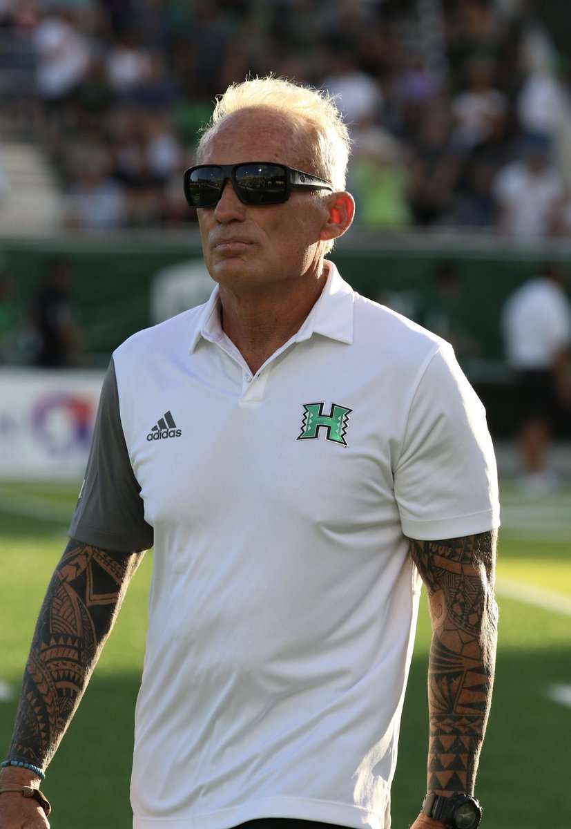 Jeff_Reinebold's tweet photo. GAME DAY! GREATEST HONOR IN COACHING? WEARING THAT TAPA H ON YOUR CHEST! TO REPRESENT THE ISLAND NATION OF HAWAI'I, THE PEOPLE, CULTURE &amp; HISTORY OF ⁦@HawaiiFootball - EVERY RAINBOW WARRIOR BEFORE US! AT HAWAI'I "WE STAND ON THE SHOULDERS OF GIANTS!" #BRADDAHHOOD #FORTHE808 https://t.co/wtb1QePvG8
