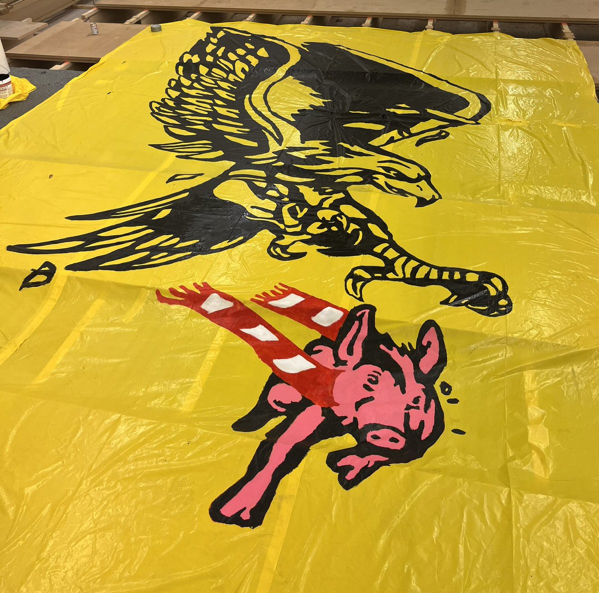 🎵Vær stolt av korr du e fra…
.. førr Nord-Norge e viii…
Og Nordland e vårt fylke,..
Og BODØ e vår by..!!! 💛