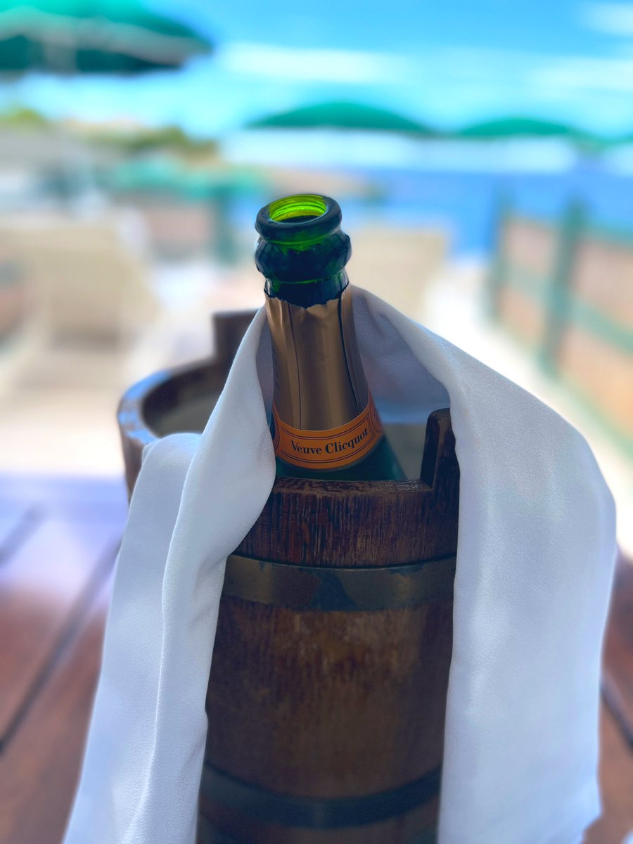 IPProfEvans's tweet photo. #CEOofMe time. Mediterranean edition!
#advantageevans #relaxrelaterelease🏖#writeandshine✍🏾 #golaydown 😴 https://t.co/kIAOEfXtjh