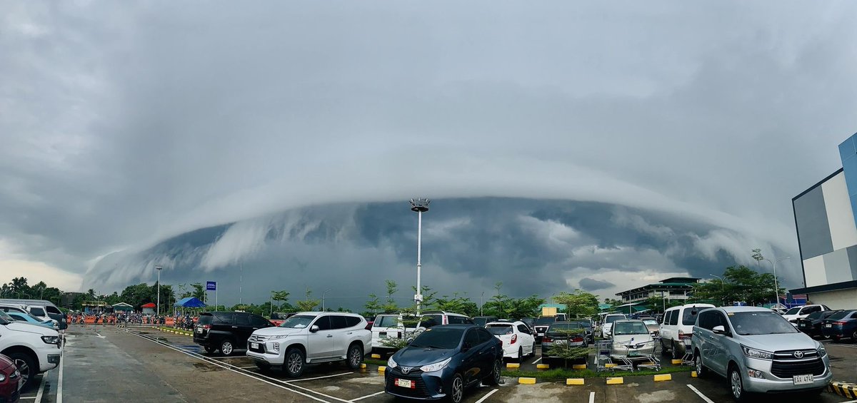 earthshakerph's tweet photo. LOOK | A shelf cloud (with some scud clouds) was captured today in Daet, Camarines Norte, as sent by Cristine Tenorio.
#MeteoShaker https://t.co/fl8Wd5rkah