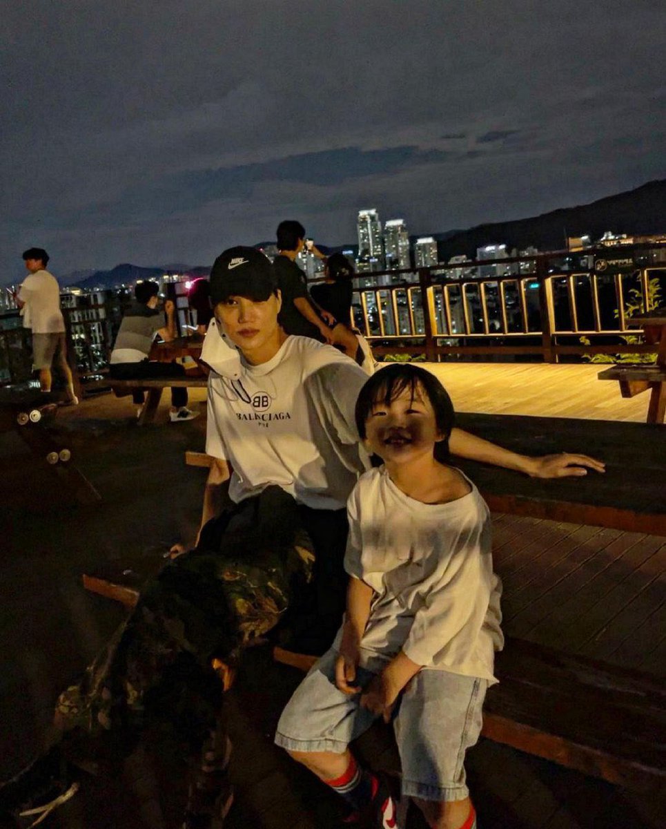 jongdae21__'s tweet photo. رائون خیلی کیوته تو این عکس
@weareoneEXO #KAI https://t.co/NecGrznRAP
