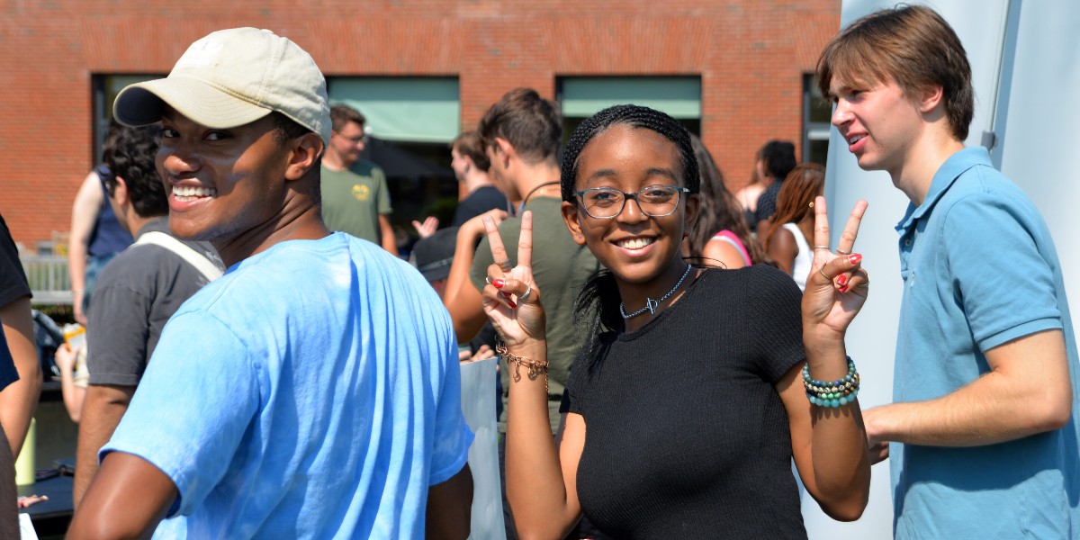 wesleyan_u's tweet photo. On Friday more than 100 student groups were represented at the Fall Student Involvement Fair on Huss Lawn. Student clubs and organizations provided information, sign-up sheets, and shared activities associated with their groups.
#wesleyanuniveristy #weslife #college #wesleyan https://t.co/zh5Nx57Eae