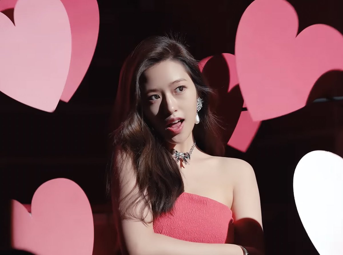 intoayj's tweet photo. she was channeling yujin monroe https://t.co/AKMLqqgDvw