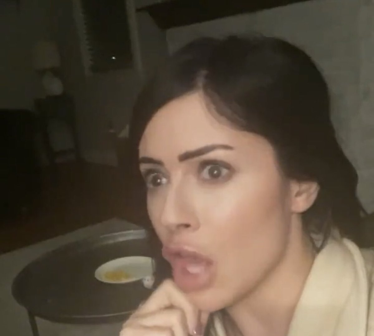 awakenotwoke171's tweet image. Lisa tried to hide her #gaptooth by holding the phone at an upward angle (a tactic used often by Miss Chonk to convince her followers she’s not as chubby as she truly is) 🤡 #Highlights #LisaGNeedsAHug #MAGAMoron