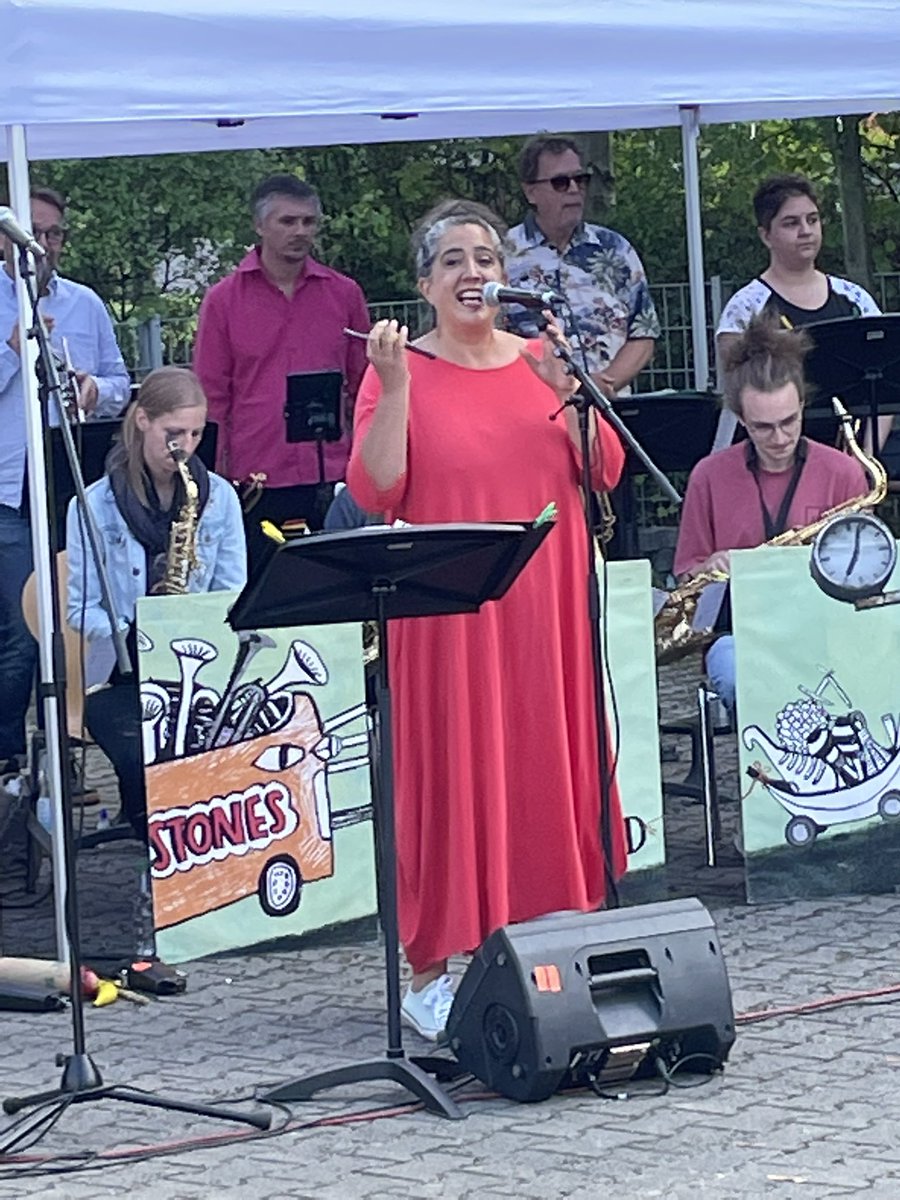 KarinKorte1's tweet photo. Wer schon immer mal die Musikschule kennenlernen wollte ist hier richtig: Die Musikschule Paul Hindemith Neukölln feiert heute am Standort Rudow in der Elfriede-Kuhr-Straße 11 ein Standortfest. Mit dabei die Bigband „Flintstones“
https://t.co/1bcyTDUC9G https://t.co/5BaDu4rU6h