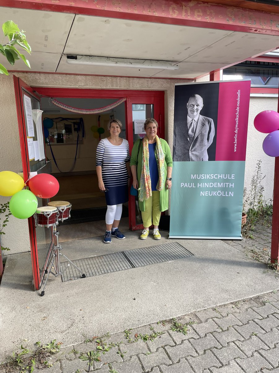 KarinKorte1's tweet photo. Wer schon immer mal die Musikschule kennenlernen wollte ist hier richtig: Die Musikschule Paul Hindemith Neukölln feiert heute am Standort Rudow in der Elfriede-Kuhr-Straße 11 ein Standortfest. Mit dabei die Bigband „Flintstones“
https://t.co/1bcyTDUC9G https://t.co/5BaDu4rU6h