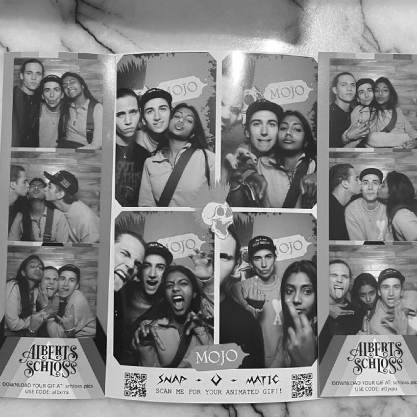 #HowToDateBillyWalsh photobooth 🎞