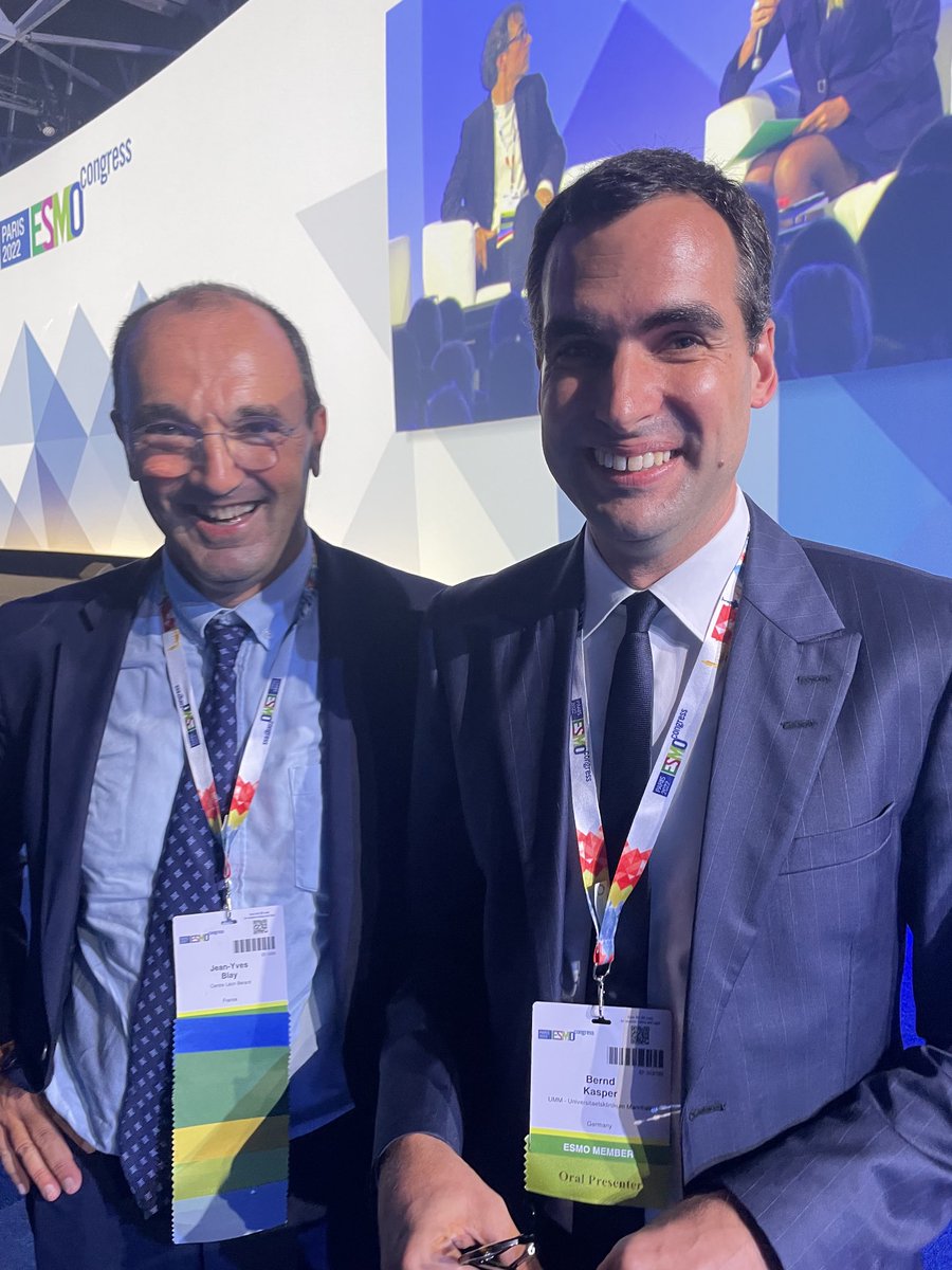 Bernd Kasper and ⁦<a href="/jeanyvesblay/">Jean-Yves Blay</a>⁩ at ⁦<a href="/myESMO/">ESMO - Eur. Oncology</a>⁩ just before the Presidential Symposium I, where the amazing results of the DeFi study of nirogacestat in #desmoid will be presented. JY very relaxed and Bernd a bit stressed out! Don’t worry Bernd! You’ll do great! ⁦