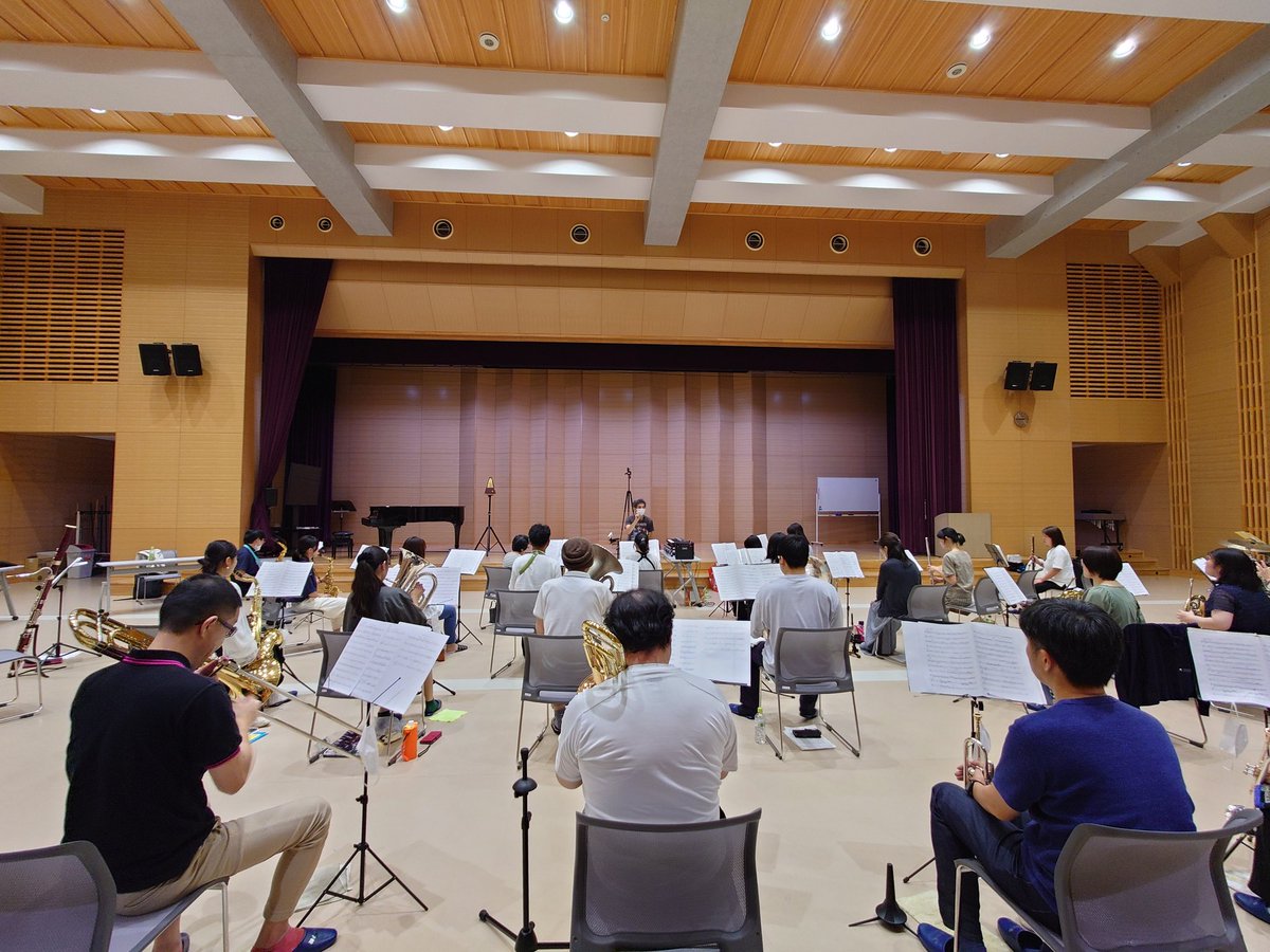 Yanakyo_info's tweet photo. 【情報解禁第一弾】
40周年記念定期演奏会
2022年11月6日(日）14:00開演
ふくしん夢の音楽堂

40周年委嘱曲
福田洋介作曲「交響組曲」(初演）

本日、福田洋介さん(@yfukudacomp）から直接レッスンしていただきました❗

演奏会をお楽しみに❗
#福田洋介 #伊達市 #福島市 #伊達郡 #今年は40周年 #梁響 https://t.co/eoNP9TgmGO