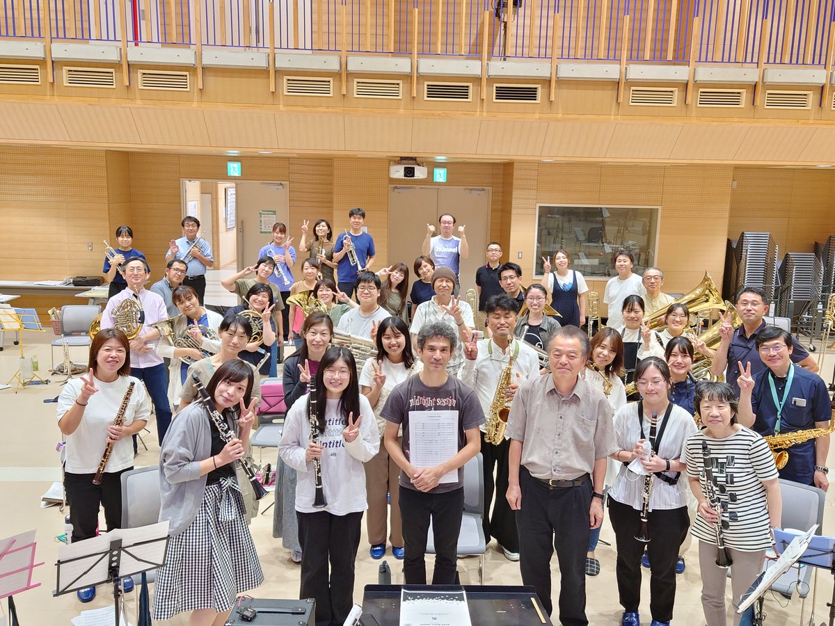 Yanakyo_info's tweet photo. 【情報解禁第一弾】
40周年記念定期演奏会
2022年11月6日(日）14:00開演
ふくしん夢の音楽堂

40周年委嘱曲
福田洋介作曲「交響組曲」(初演）

本日、福田洋介さん(@yfukudacomp）から直接レッスンしていただきました❗

演奏会をお楽しみに❗
#福田洋介 #伊達市 #福島市 #伊達郡 #今年は40周年 #梁響 https://t.co/eoNP9TgmGO
