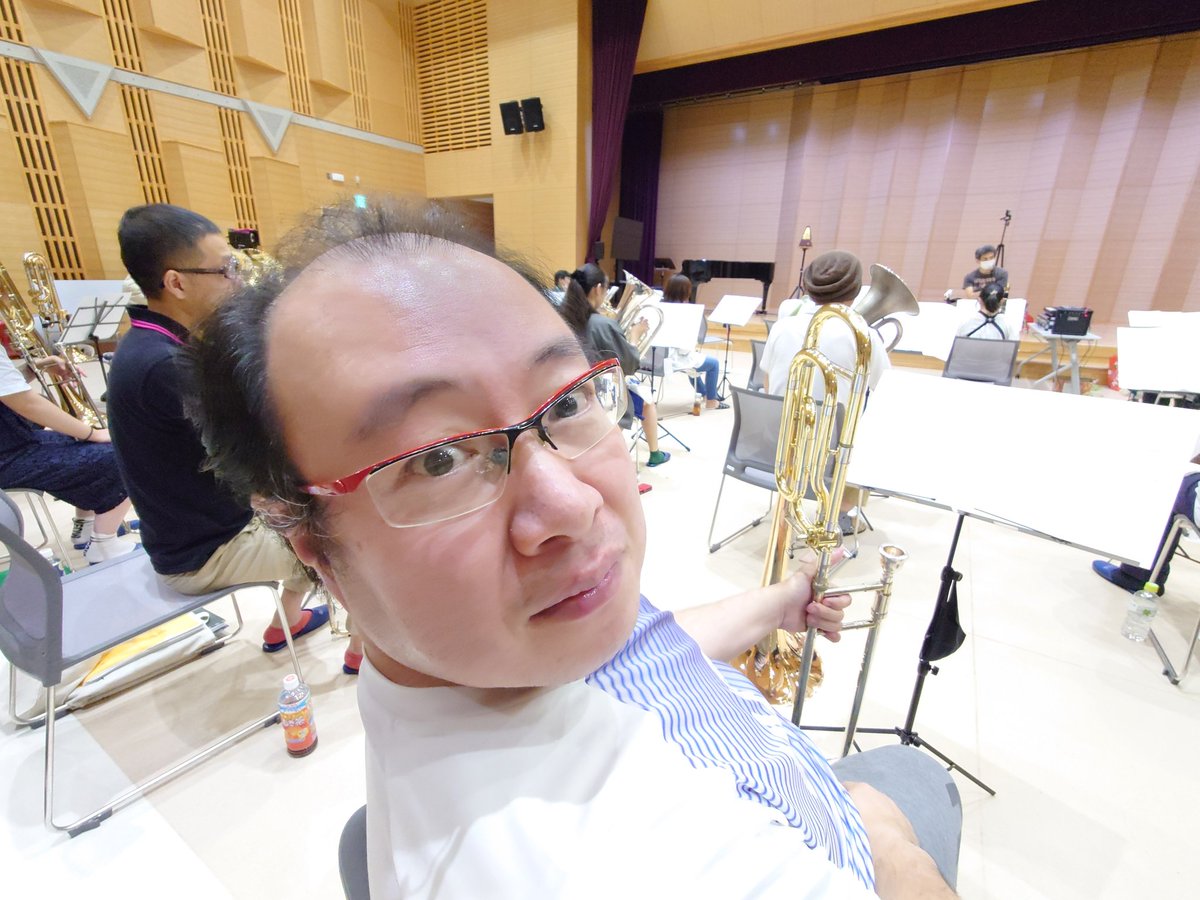Yanakyo_info's tweet photo. 【情報解禁第一弾】
40周年記念定期演奏会
2022年11月6日(日）14:00開演
ふくしん夢の音楽堂

40周年委嘱曲
福田洋介作曲「交響組曲」(初演）

本日、福田洋介さん(@yfukudacomp）から直接レッスンしていただきました❗

演奏会をお楽しみに❗
#福田洋介 #伊達市 #福島市 #伊達郡 #今年は40周年 #梁響 https://t.co/eoNP9TgmGO