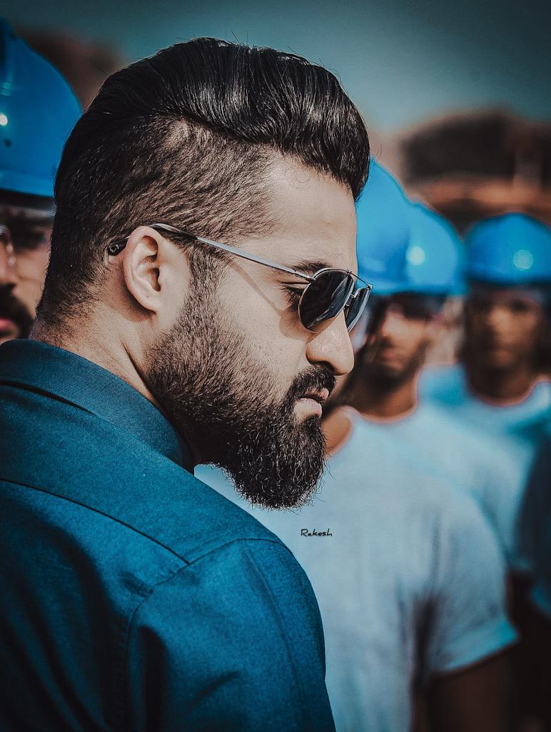 Tarak_Tweeter's tweet photo. These Poses >>>

Settlement eppudra sivacherry son? https://t.co/JD6brSa8Tq