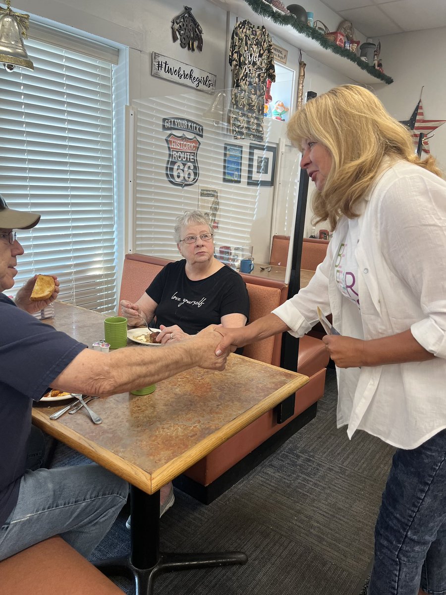 gailhuffbrown's tweet image. 📍 Epping, NH 

No better way to start the final Saturday of the primary than by having breakfast and talking with voters at Ryan’s Place! 

Voters are ready for an independent conservative to take back our voice in Congress. 

#nhpolitics