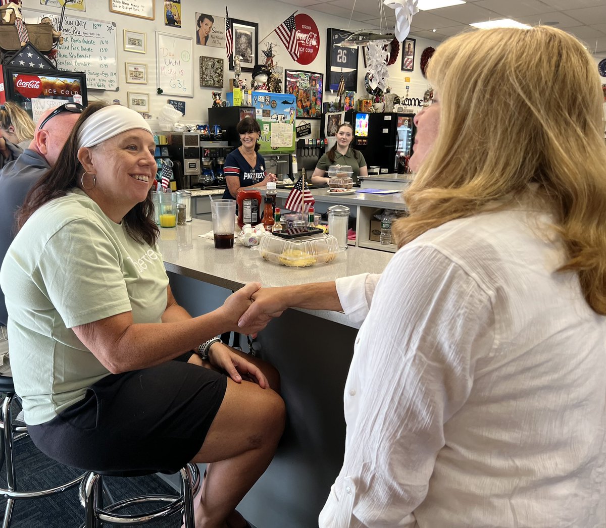 gailhuffbrown's tweet image. 📍 Epping, NH 

No better way to start the final Saturday of the primary than by having breakfast and talking with voters at Ryan’s Place! 

Voters are ready for an independent conservative to take back our voice in Congress. 

#nhpolitics