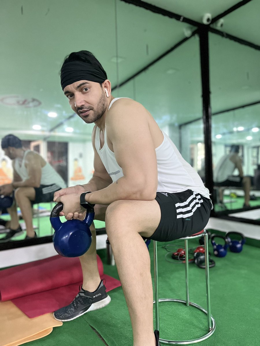 wordsbyvivek's tweet photo. Reality called, so I hung up😎 #weekned #vibes #workout #fun https://t.co/DsQHERi7Tx