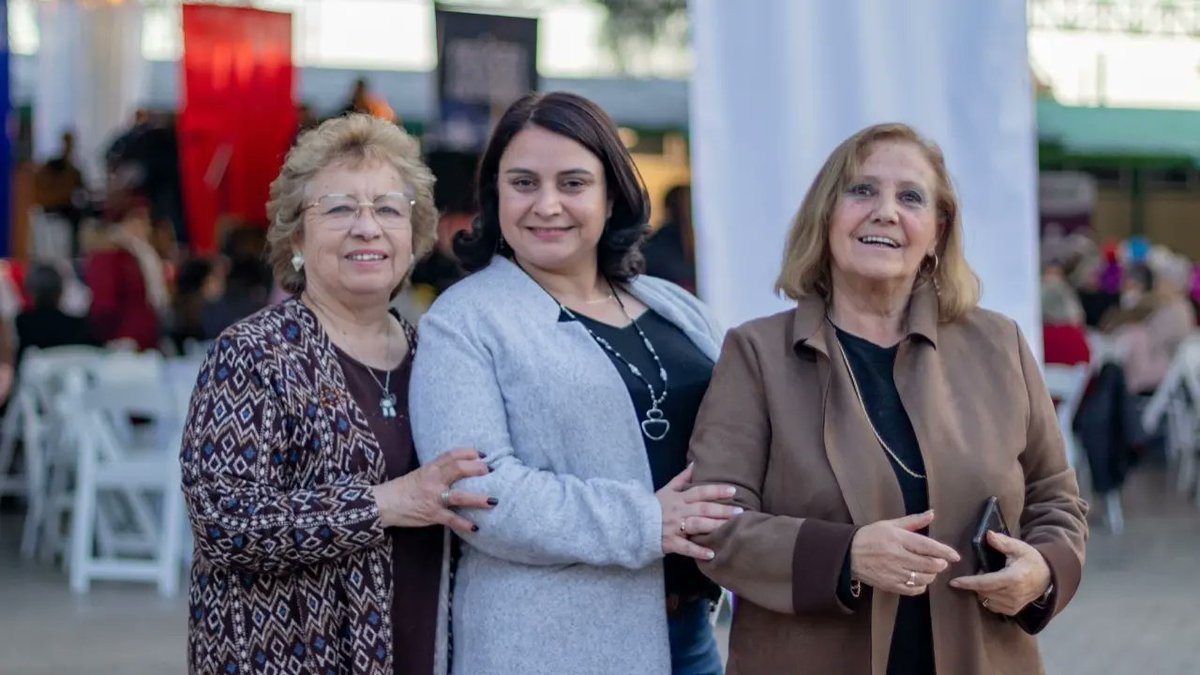 facuse_lorena's tweet photo. La tarde de ayer desarrollamos la tradicional “Fonda de Personas Mayores”, en el marco de las Fiestas Patrias 🇨🇱. Una iniciativa que convocó a cientos de personas mayores, pertenecientes a clubes de adulto mayor de la comuna ❤️

#Fonda #CerrillosParaTodasyTodos  #Septiembre2022 https://t.co/5Y9htzCfzt