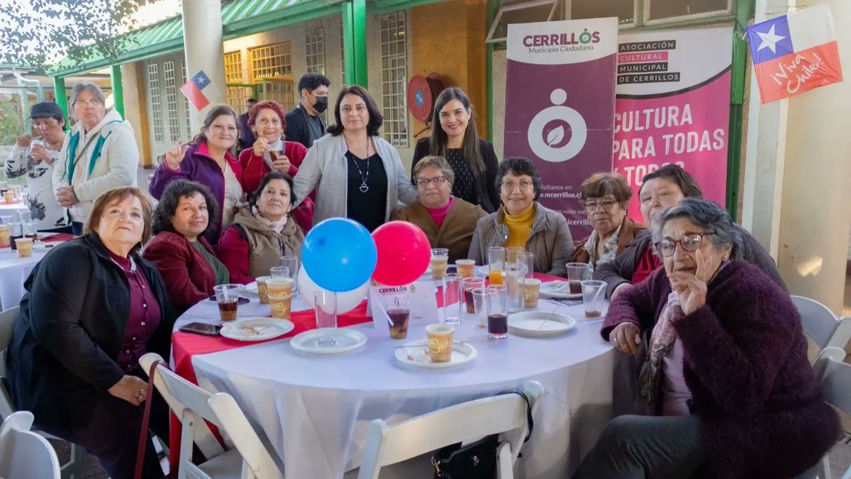 facuse_lorena's tweet photo. La tarde de ayer desarrollamos la tradicional “Fonda de Personas Mayores”, en el marco de las Fiestas Patrias 🇨🇱. Una iniciativa que convocó a cientos de personas mayores, pertenecientes a clubes de adulto mayor de la comuna ❤️

#Fonda #CerrillosParaTodasyTodos  #Septiembre2022 https://t.co/5Y9htzCfzt