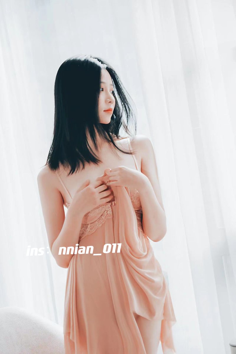月亮这样好，我不舍得睡，陪我聊聊天吧🫦

《暧昧》41p已上新，私信入 https://t.co/dytbbwQTS3