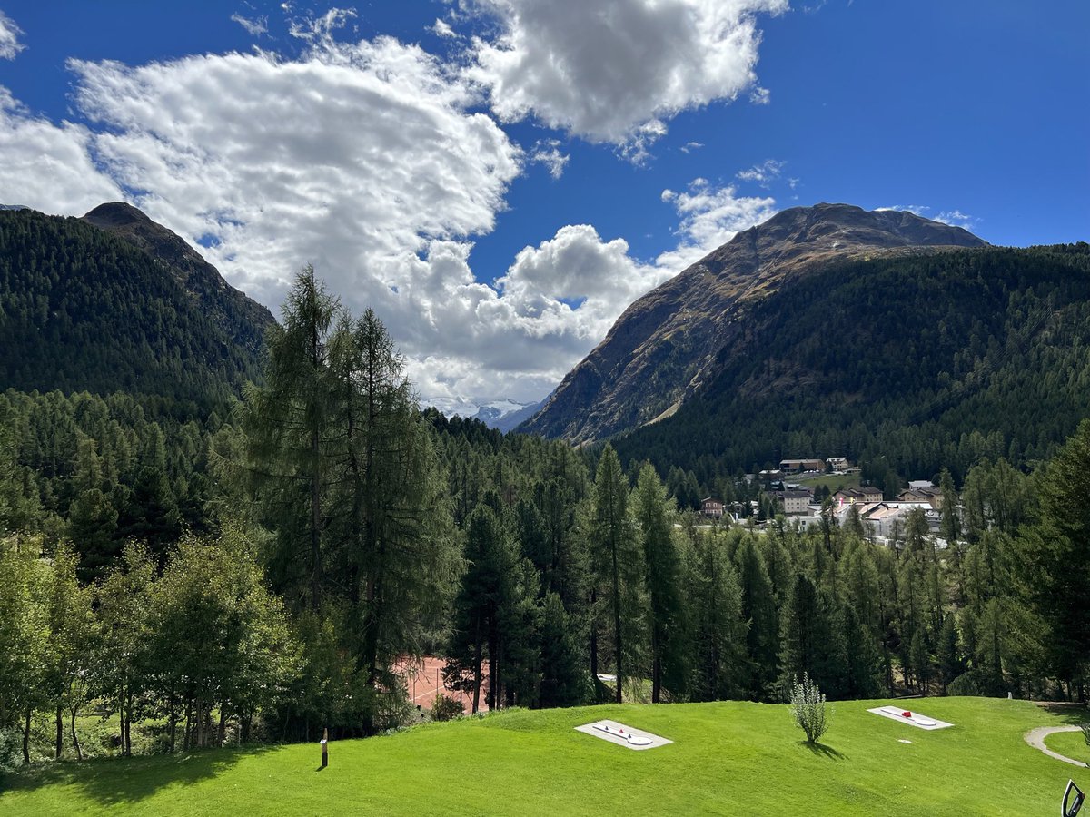 AndreasAtETH's tweet image. The icing on the cake that was the #SpinQubit5 conference in #Pontresina, #Switzerland was the first snow of the season for me on September 9. 
The day turned sunny though.
Thanks to @nccrSpin, Daniel Loss, @DMZumbuhl and team for organizing.