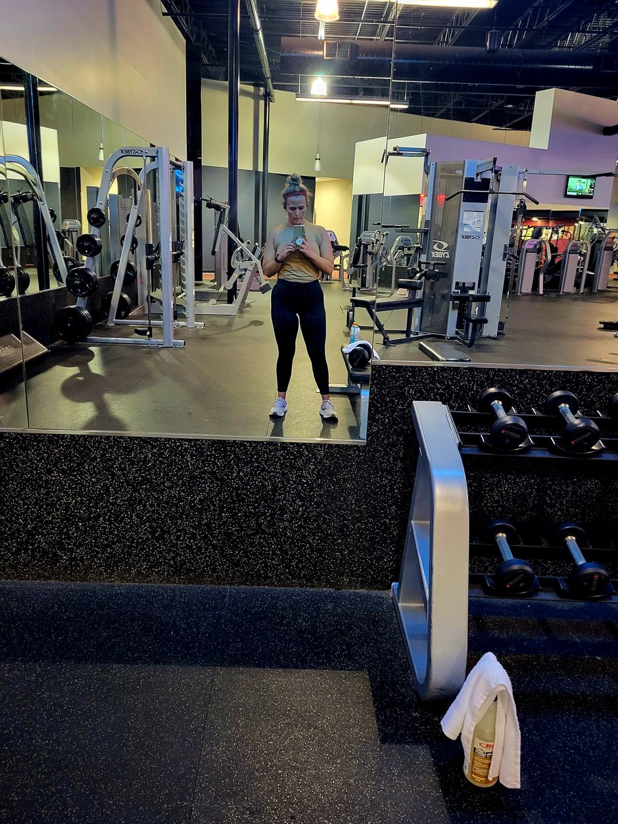 Fit_not_Skinny's tweet photo. Yesterday's leg and therapy workout:: legs are growing, body fat coming down. 💪🏼 9 months out from #DoubleHipReplacement #SurgeryRecovery
#NutritionMatters https://t.co/yQKx8ALRW4