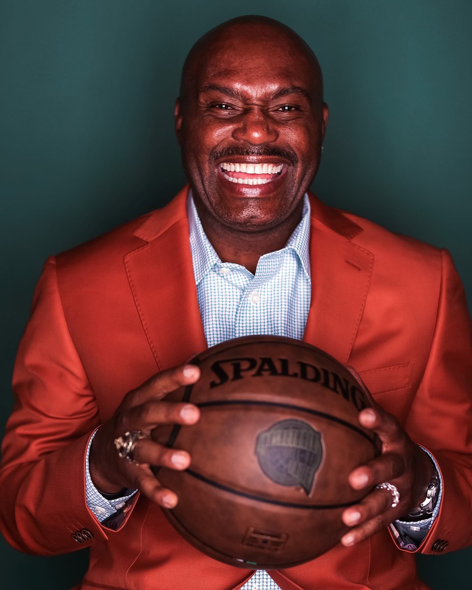 MiamiHEAT's tweet photo. The love for the game never changed 

#HardawayHOF https://t.co/r7OQh2JZqi