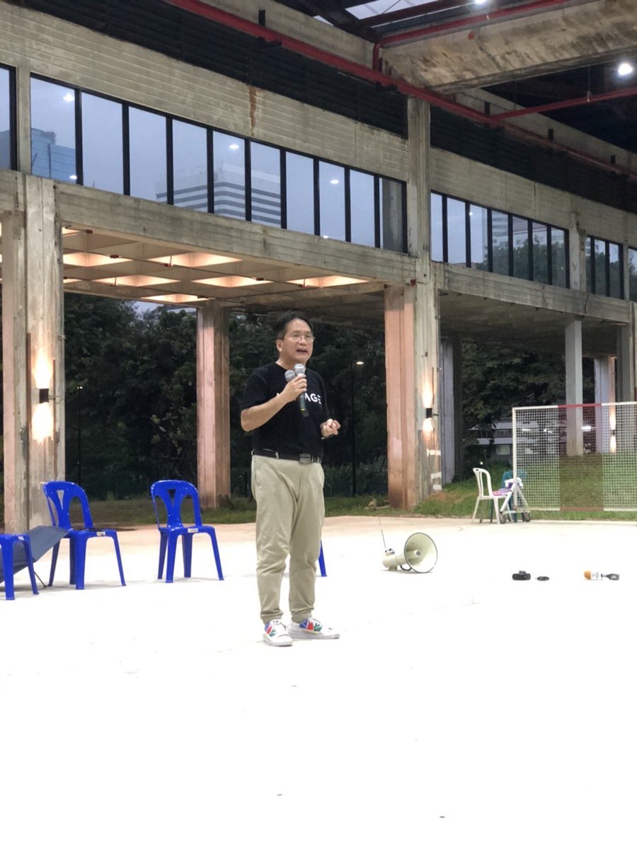 Decharut114's tweet photo. 10 กันยายน วันป้องกันการฆ่าตัวตายโลก
#ThinkForwardCenter นำเสนอนโยบายสุขภาพจิตก้าวไกลครับ
ตอนแรกวางแผนจัดในสวน (เบญจกิติ) แต่ฝนตกเลยต้องอพยพมาที่อาคารนี้ ขอขอบคุณ กทม. ที่ช่วยอำนวยความสะดวก และขอบคุณทุกคนที่ตามมาฟังร่วมกันครับ https://t.co/rM6zpSXCev