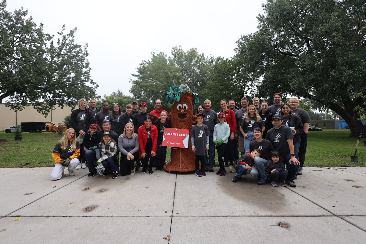 digital_gopher's tweet image. Planting trees for Xcel energy day of service #XEDOS