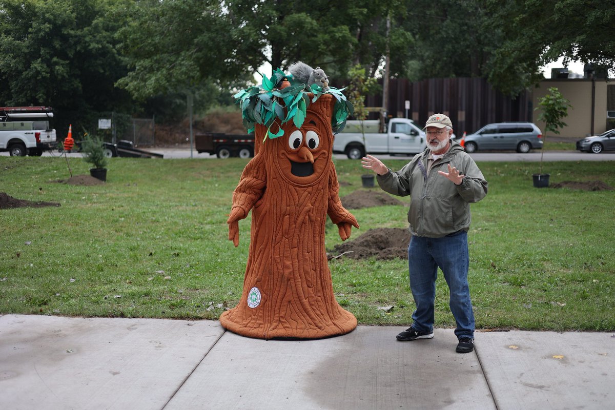 digital_gopher's tweet image. Planting trees for Xcel energy day of service #XEDOS