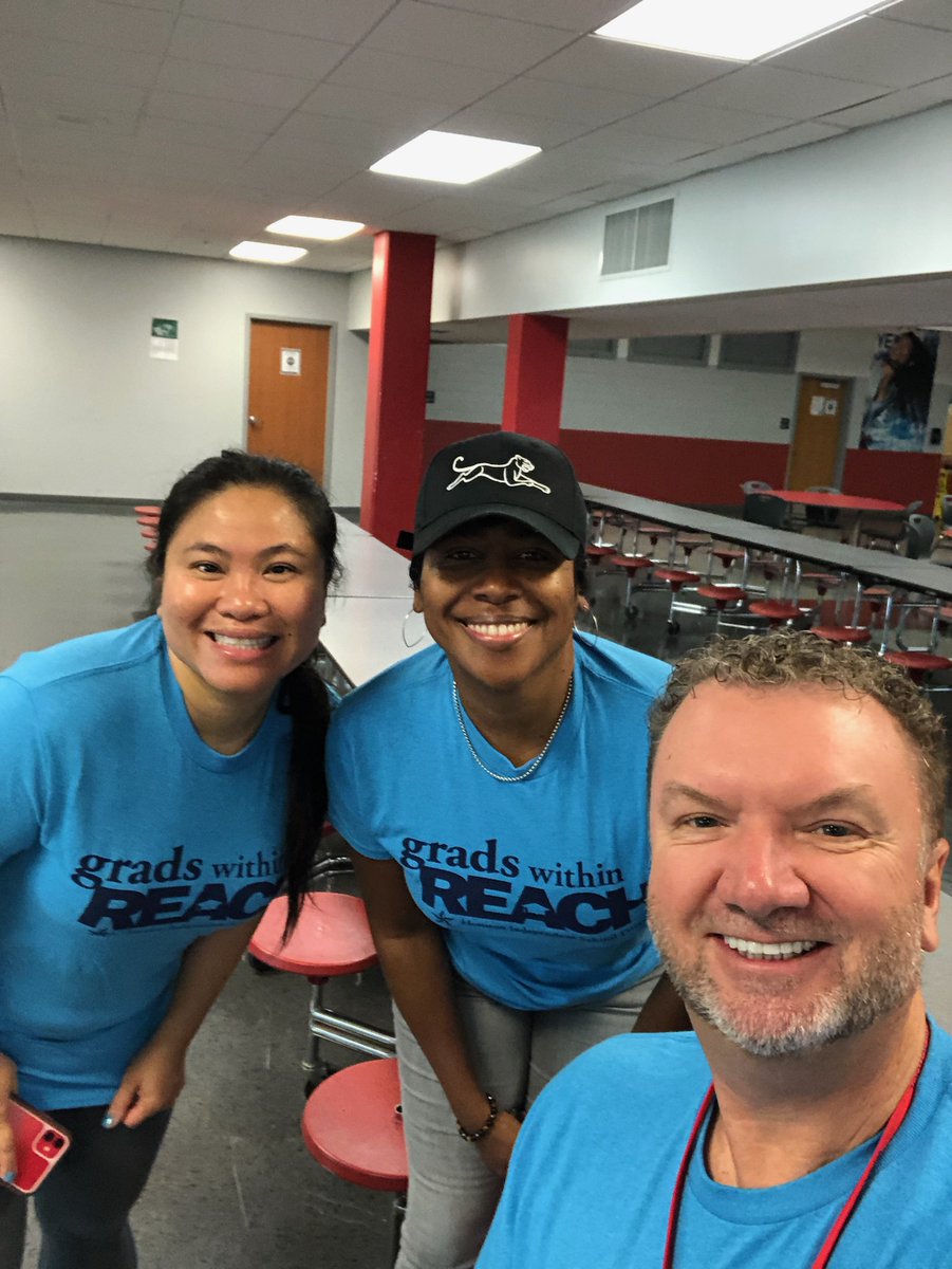 rhonore36's tweet photo. Super excited to support @michaelnigglijr and @WaltripRam! We are ready for the #GradsWithinReachWalk this morning! @NirmolLim @CMtzHTX @GPonceHS @denisewatts75 @HISDSupe @HISDMiddleSchls @HISDHighSchools https://t.co/TZg05Vn761