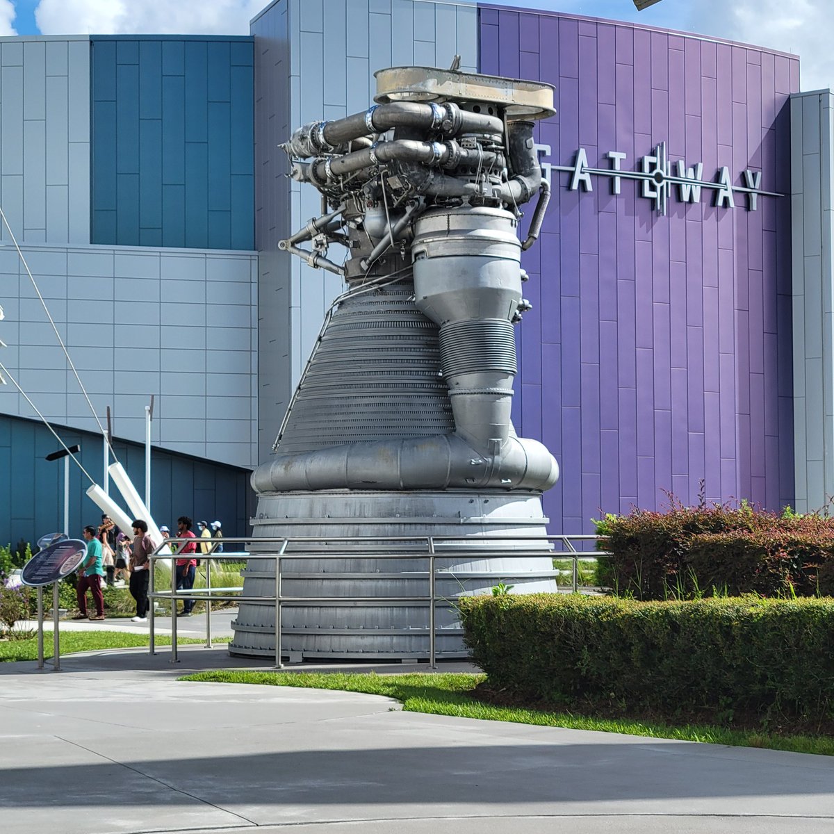 modelrockets321's tweet photo. The Mighty F1 Engine @NASAKennedy
#nasa #saturnv #kennedyspacecenter #spacex #falcon9 #falconheavy #rocketengine #rocketscience #Artemis #SLS #launch #rocketlaunch #rocketflight #Modelrockets321 https://t.co/8FV85uekDo