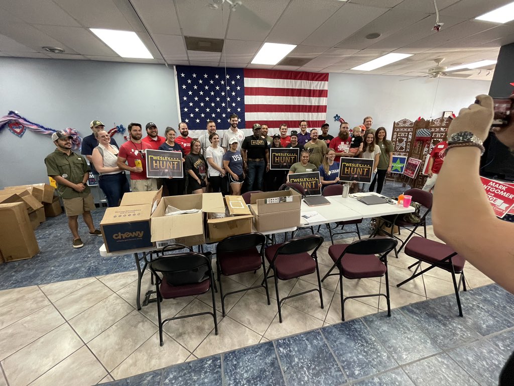 TexasYRs's tweet photo. Great turnout this morning for the deployment for @WesleyHuntTX and @AlexMealer4HCTX! Thank you to all the YRs who travelled to help Republicans win all the way down the ballot in Harris County this November. #YRsWork https://t.co/AghUW0eW4h