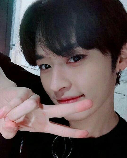 _swtxiao's tweet photo. 🅼
⁃No sabía que carrera tomar, así que eligió una al azar
⁃Fue el último en integrarse a su grupo de amigos
⁃No le gusta socializar a menos de que sea con gatos 
⁃Suele alejarse de las personas de la nada https://t.co/XFxU0Ue540