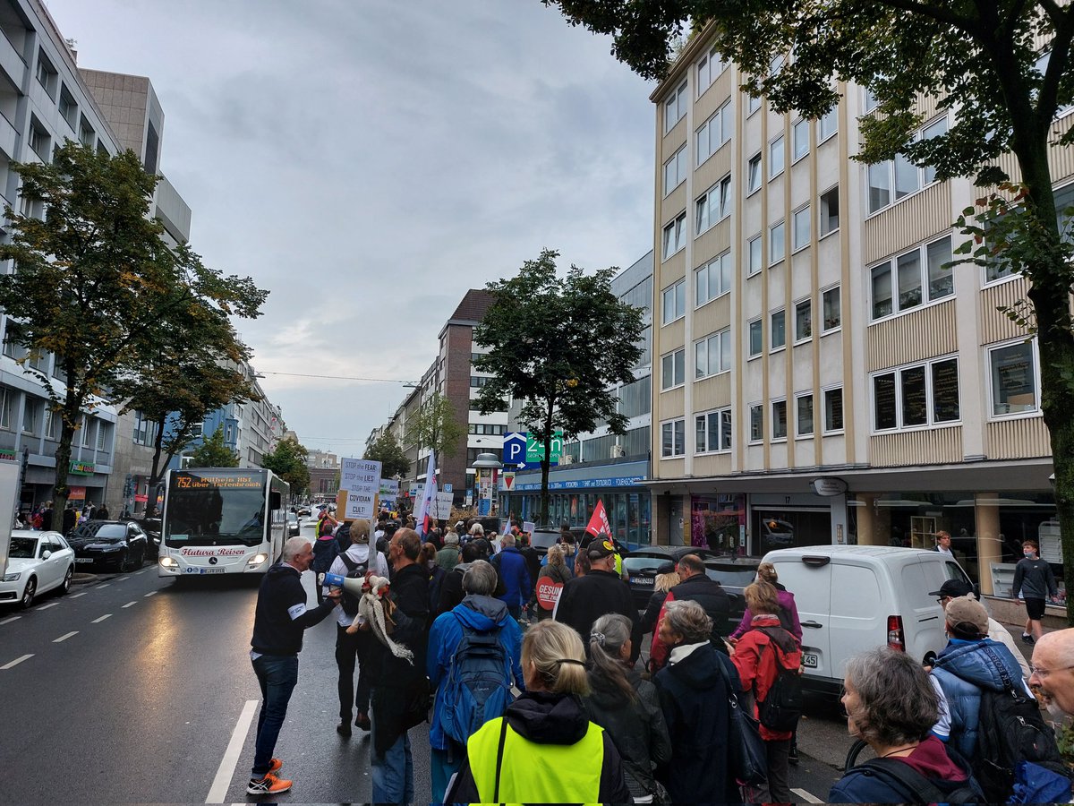 ElmarSalinger's tweet photo. #Düsseldorf #dus1009 #demo https://t.co/VcP6H1E37P