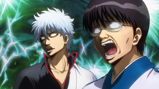 @imori_LR 👓「何か格好よくなってません？」
銀「落ち着けぱっつあん！！あれは努力して格好よくなったんだ。並大抵の努力じゃねぇぞ。」
👓「僕も頑張れば…」
銀「お前は頑張っても黒縁からメッキに進化するだけだからなぁ。」
👓「んだと！！全国の眼鏡かけてる人に謝れぇぇ！！」 