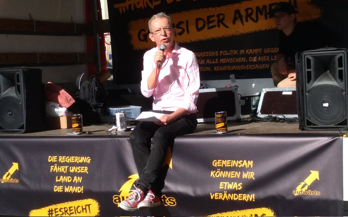LandauDaniel's tweet photo. …#aufwaerts, zuvor am Urban Loritz in Wien
(ein Foto via @OtukaKarnerMSF 🙏😍)
@axel_magnus &amp; @HisGurkness 🙏👍👏 https://t.co/UnQNbh1JHV