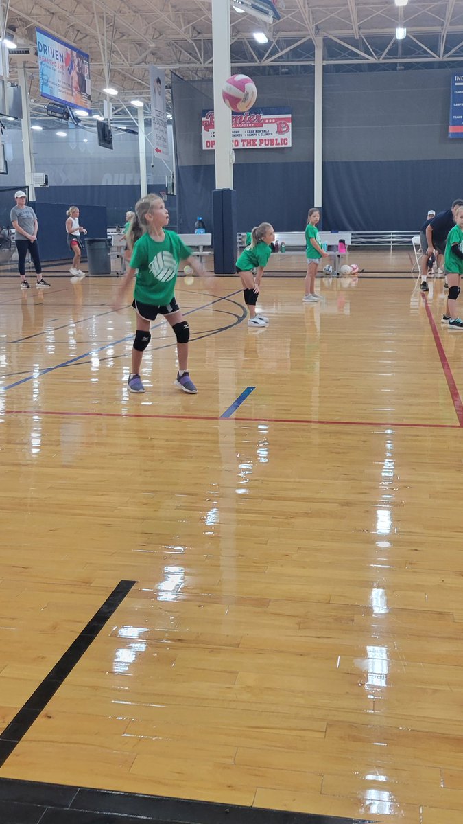 Loved starting my Saturday cheering on one of my sweet students at her volleyball game! 
❤️🏐 <a href="/SparksElemFISD/">Sparks Elementary</a> <a href="/C_E_Dellinger/">CarrieDellinger</a>