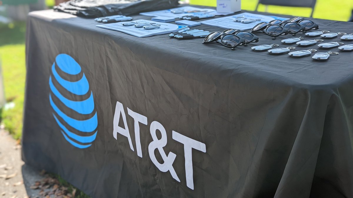 Luis and Briana are ready to see you at the butterflies of hope event By <a href="/LupusOrg/">Lupus Foundation of America</a> at Avalon Park! 
Come see us and ask for our great offers on wireless and home services! – at Downtown Avalon Park
@JulioConexion <a href="/sal_belliard/">Salvador Belliard</a>