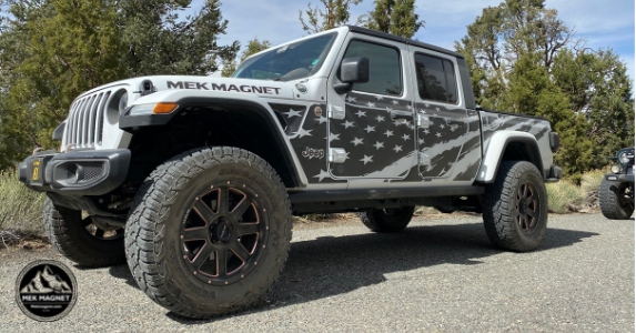 MEKMagnet's tweet photo. America in Black JT Armor
#mekmagnet #removabletrailarmor #madeintheusa #protectyourjeep #trailarmor #jeeparmor #jeepnation #jeepwrangler #becausejeephappens #loveyourjeep #jeeplife #offroad #4x4 #usa #overlanding #offroading #raceline #skyjacker #yokohama #offroadwarehouse https://t.co/DAjcWUGVZd