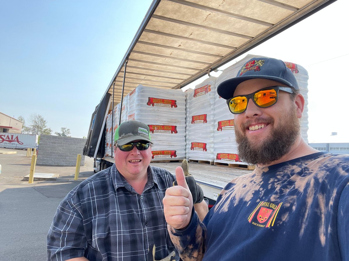 RoyalGoldSoil's tweet photo. Zen Hydro Supply Gold delivery in Salem, Oregon!! They got the goods @royalgold.dunk
.
.
.
.
#royalgoldsoil #salemgrown #oregrown #zenhydro #cultivation https://t.co/8ToOSvdMaf