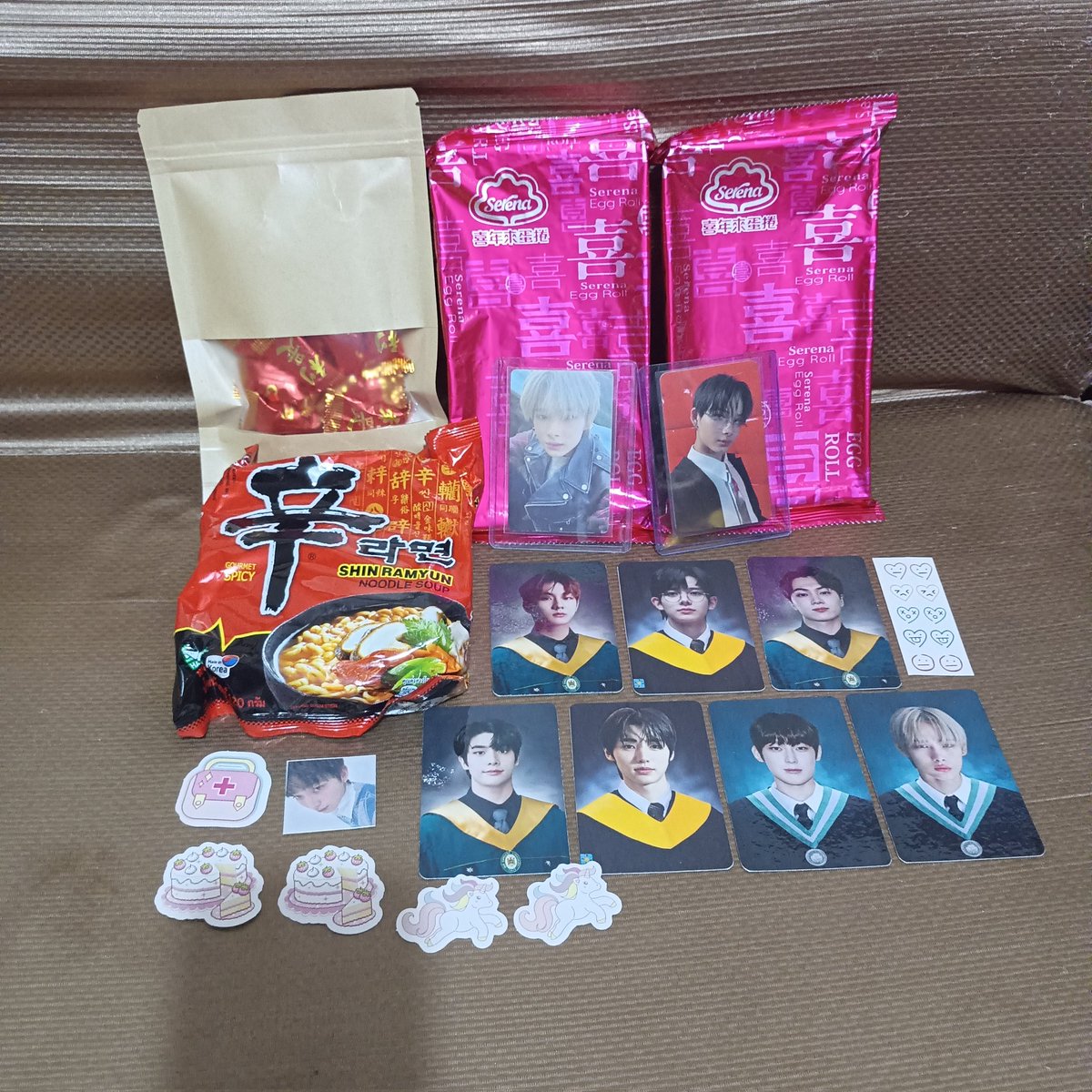 Sunsunbskt's tweet photo. I HAVE SUPER HAPPY MAIL #SunSunMails #ff1cs_feedback
Niki lang binili ko pero OT7 umuwi pati maxim rider nagulat sa pa freebies ni Chu. Who needs a jowa when you have chu?? Kinikilig ako super 😭 Tama ka na chu. My litol heart can't be this happy rn😭💓 CHU THANK U! https://t.co/EWHXEO5jTY