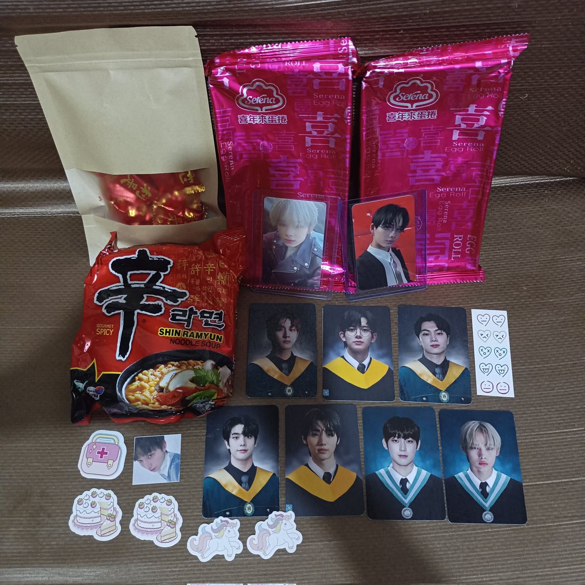 Sunsunbskt's tweet photo. I HAVE SUPER HAPPY MAIL #SunSunMails #ff1cs_feedback
Niki lang binili ko pero OT7 umuwi pati maxim rider nagulat sa pa freebies ni Chu. Who needs a jowa when you have chu?? Kinikilig ako super 😭 Tama ka na chu. My litol heart can't be this happy rn😭💓 CHU THANK U! https://t.co/EWHXEO5jTY