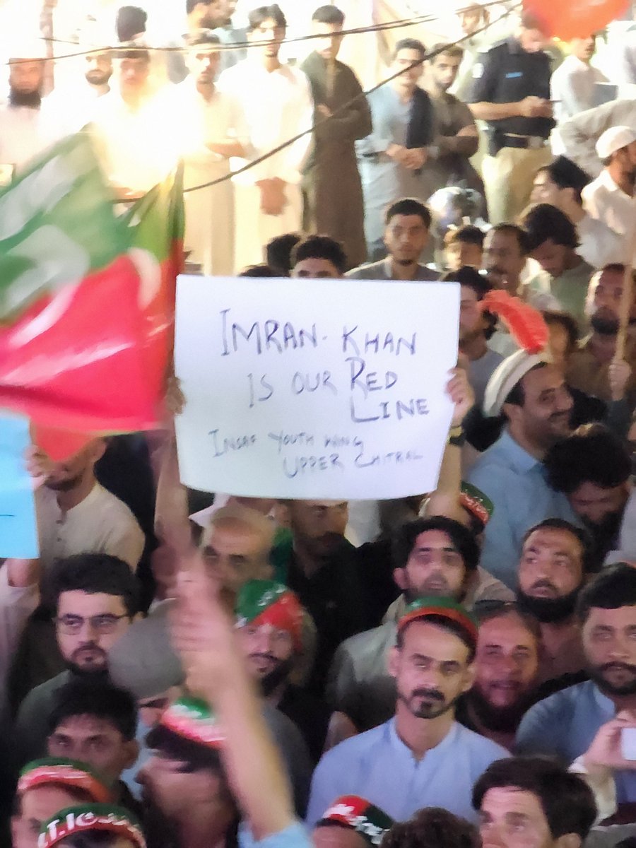 Jhagra's tweet photo. Imran Khan is our red line. 
Minus One, Absolutely Not. 
Peshawar right now. Another few thousand bricks in Imran Khan's wall.
#MinusOneNaManzoor
#IStandWithImranKhan https://t.co/vYSUpQ3lYp