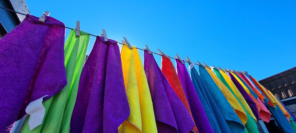 nicillemhoire's tweet photo. It's a day for washing and drying the cloths!

#BrightColours #CarCloths #BlueSky #WashingLine #LineDried https://t.co/MKyib6M76D