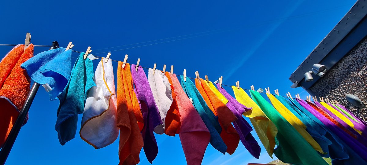 nicillemhoire's tweet photo. It's a day for washing and drying the cloths!

#BrightColours #CarCloths #BlueSky #WashingLine #LineDried https://t.co/MKyib6M76D