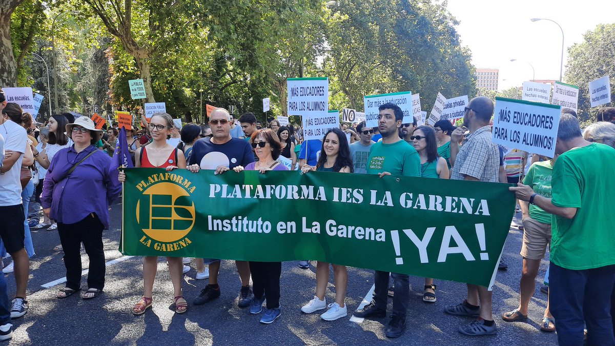 La educación pública sale a la calle <a href="/eossoriocrespo/">Enrique Ossorio</a> algo NO funciona. Las familias de <a href="/AmpaFcaPedraza/">AMPA IES Francisca de Pedraza 🚧</a> vamos a ir a que nos cuentes q pasó con tus compromisos.