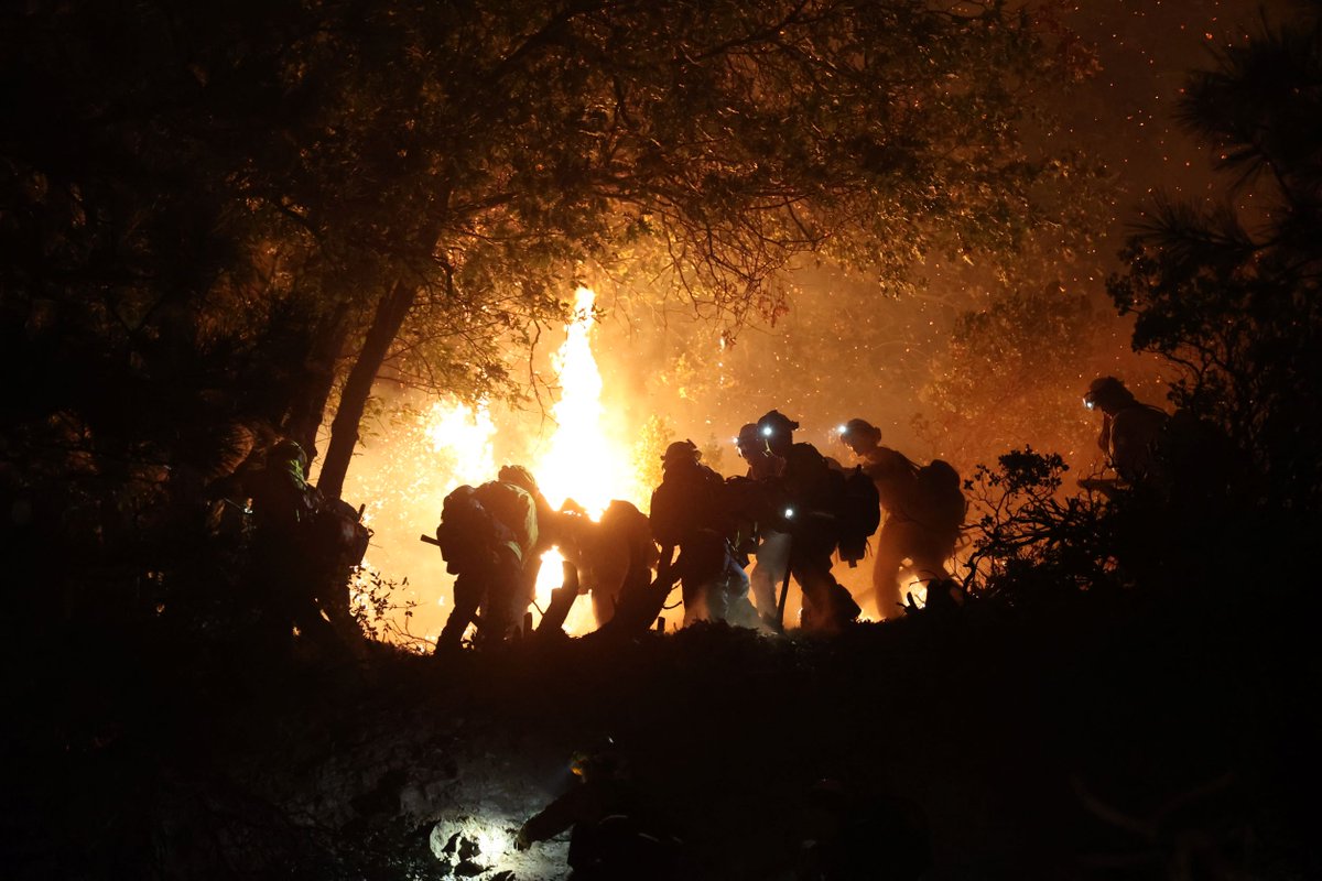 QuakeFactor's tweet photo. #MosquitoFire near Oxbow Reservoir, east of Forest Hill in Placer County is 33,754 acres. In Unified Command with @CALFIRENEU, @Tahoe_NF, @PlacerSheriff, and Foresthill Fire Protection District.
https://t.co/RTCaXIpEt8 https://t.co/adXHLPCfq0 #QuakeFactor