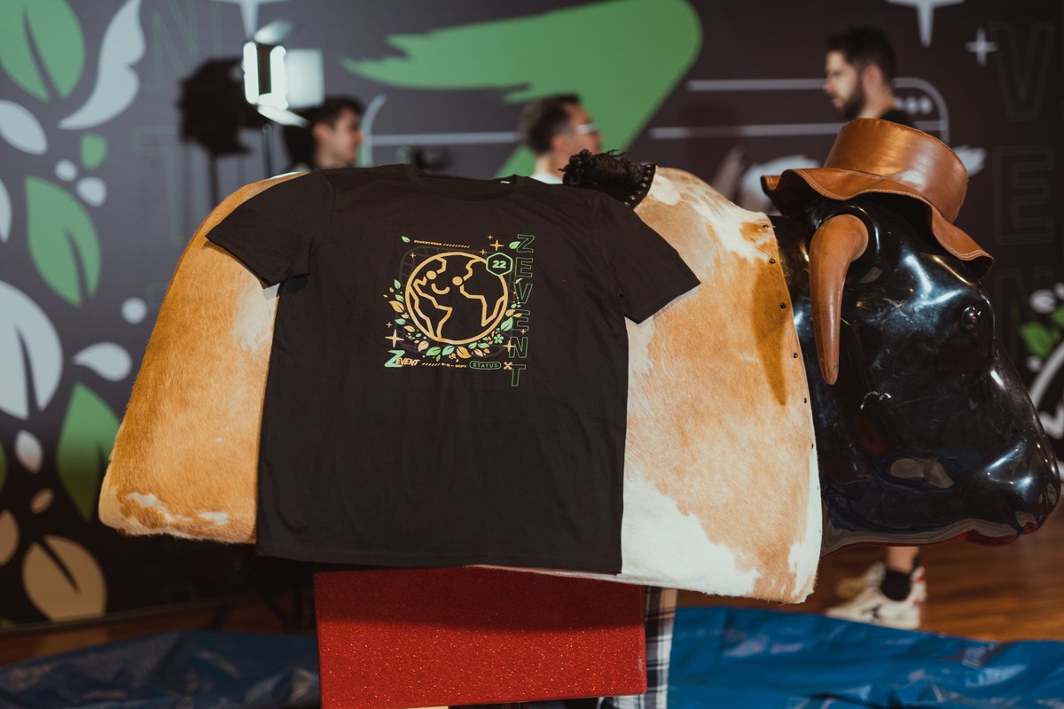 Nous avons quelques t-shirts DORÉS à vous faire gagner ! Ils ne sont pas en vente sur la boutique, c'est une exclu à ce giveaway.

Pour participer au TAS :
- Partagez votre setup pour suivre l'événement
- Répondez avec VOTRE TAILLE de tshirt et le #ZEVENT2022 
- Suivez @ZEventfr