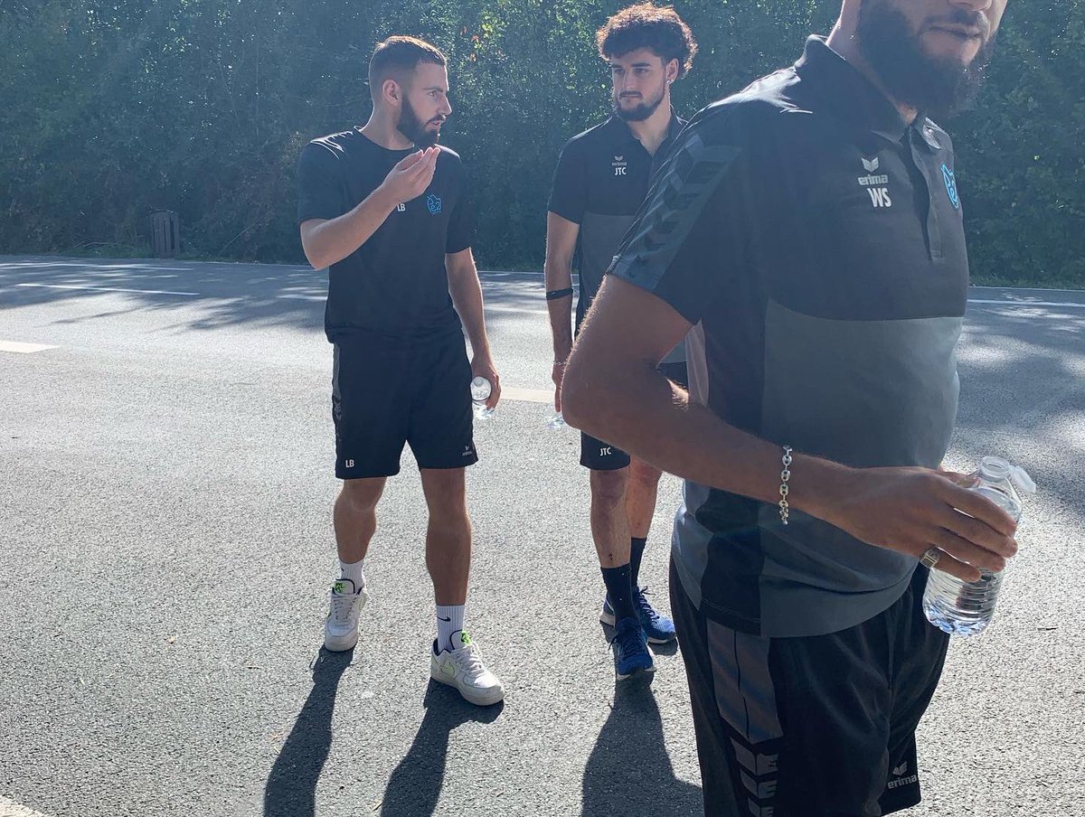 Direction Jarnac. Match à 19 h Coupe de France ⚽️🏆🇫🇷. Merci à notre partenaire #ecoledeconduitefrançaise qui accompagne nos seniors pour leurs déplacements #FCPE2M⚽️⚫️⚫️. #CoupedeFrance