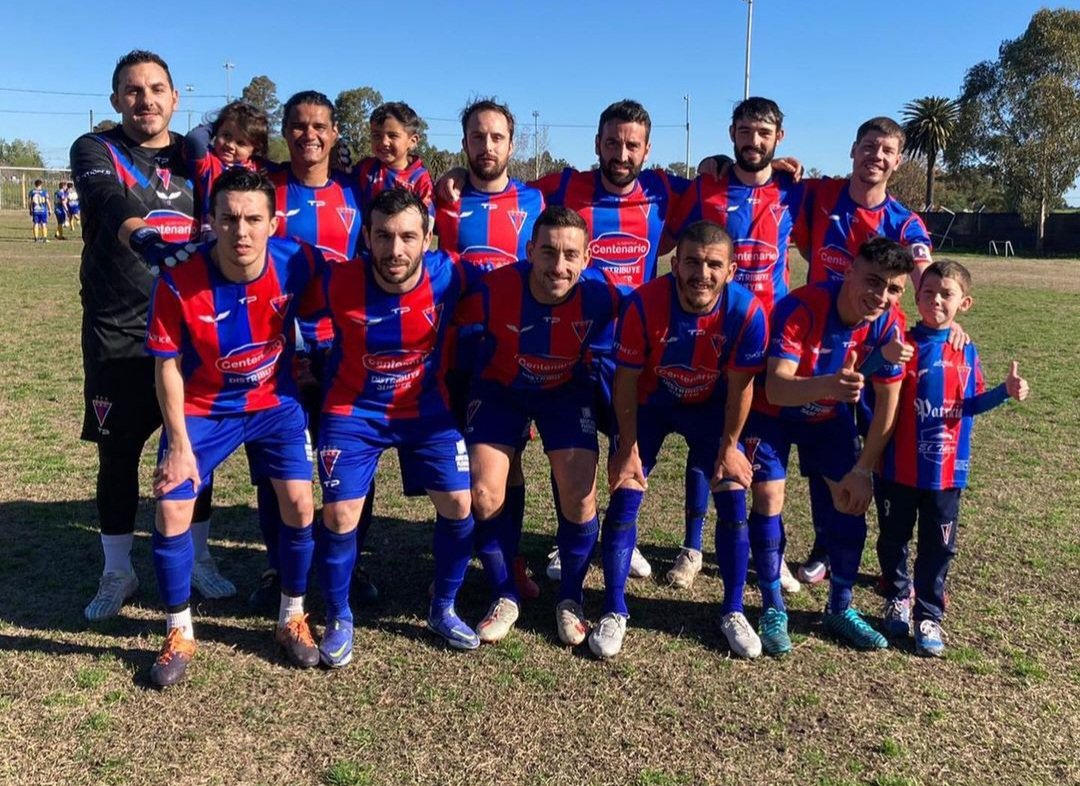TercerRadio's tweet photo. Sábado de futb⚽️l por @fmflorida89_3 
15y30hs la previa
16hs @CACFlorida vs @RiverFlorida

19y30hs la previa 
20y15hs @club_quilmes vs @catreintaytres

Relata: @SSarla 
Comenta: Eduardo Fernández
Locución A. Scottini
@antoalanis_
@Ezequieldiazm @fedesoca8 
https://t.co/ChRx65TflG https://t.co/Hi0r6P2qbp